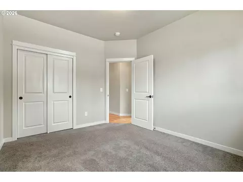 Bedroom - 988 Hamilton St, Springfield, OR 97477 photo 8 of 8
