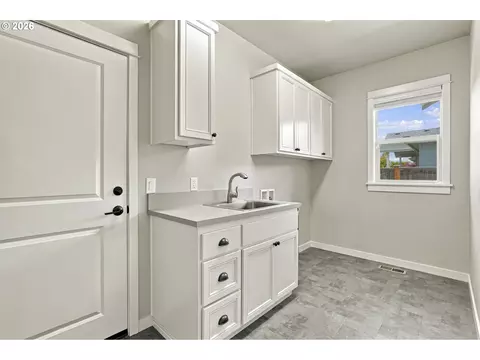 Other - 988 Hamilton St, Springfield, OR 97477 photo 4 of 5