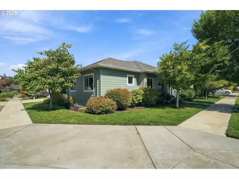 Exterior - 988 Hamilton St, Springfield, OR 97477 photo 3 of 10