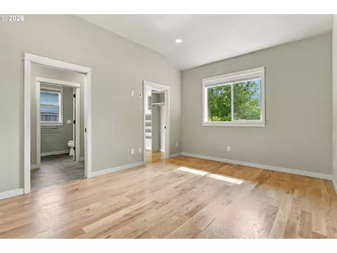 Bedroom - 988 Hamilton St, Springfield, OR 97477 photo 1 of 8