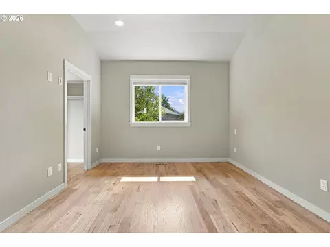Bedroom - 988 Hamilton St, Springfield, OR 97477 photo 2 of 8