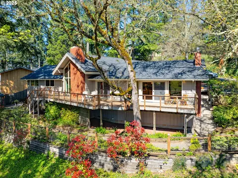 2810 Capital Dr, Eugene, OR 97403