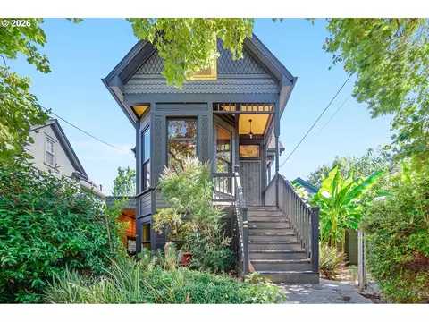 446 NE Ivy St, Portland, OR 97212