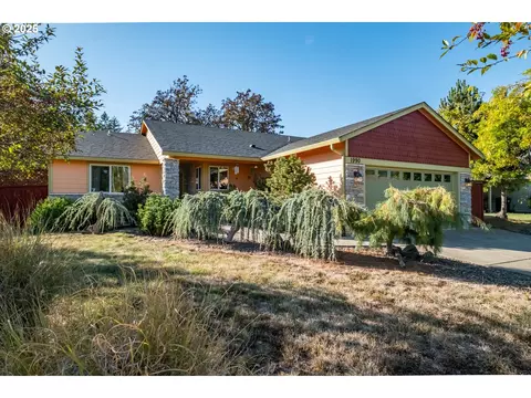 1990 37th Cir, Sweet Home, OR 97386