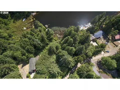 View/Area - collard loop, Florence, OR 97439 photo 8 of 8