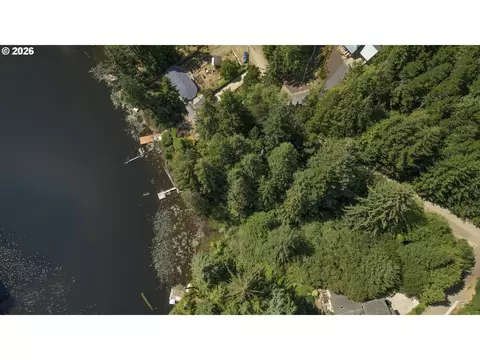 View/Area - collard loop, Florence, OR 97439 photo 4 of 8