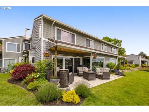 620 N Hayden Bay Dr, Portland, OR 97217