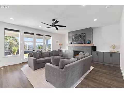 Living - 37802 SE Olson St, Sandy, OR 97055 photo 2 of 4