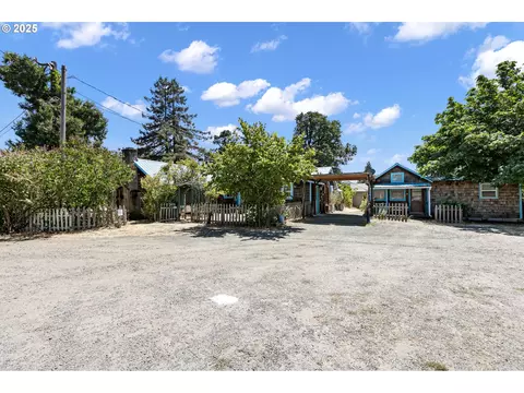 78688 Sears Rd, Cottage Grove, OR 97424