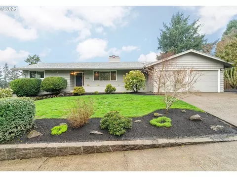 2125 SW Warwick Ave, Portland, OR 97225