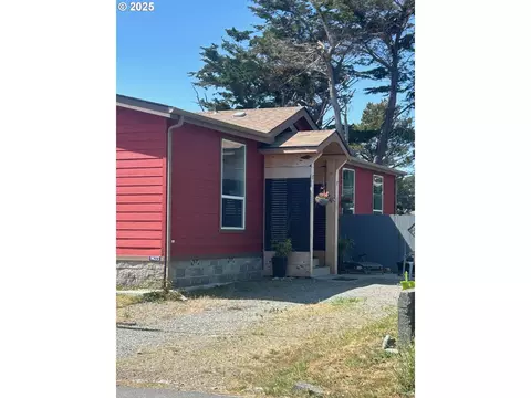94223 1st St, Gold Beach, OR 97444