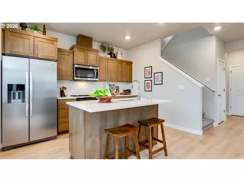 Kitchen - 2419 SW 39th St, Gresham, OR 97080 photo 1 of 4