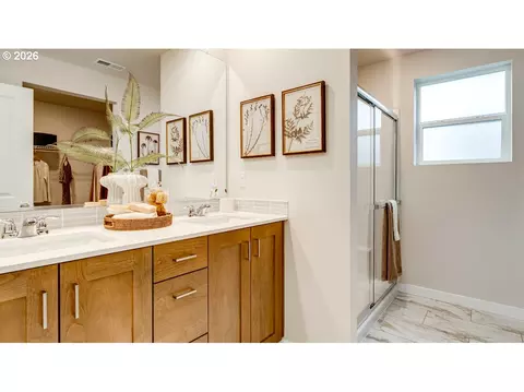 Bath - 2419 SW 39th St, Gresham, OR 97080 photo 2 of 4