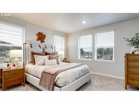 Bedroom - 2419 SW 39th St, Gresham, OR 97080 photo 1 of 7