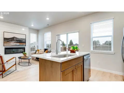 Kitchen - 2419 SW 39th St, Gresham, OR 97080 photo 2 of 4