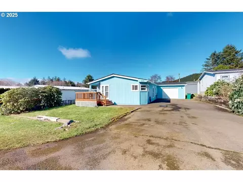 1058 NE Smith St, Rockaway Beach, OR 97136