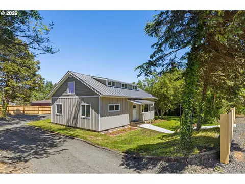 950 Exchange St, North Bend, OR 97459