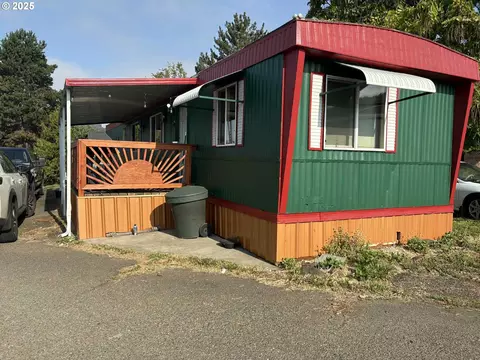 2071 NE Stephens St #M8, Roseburg, OR 97470