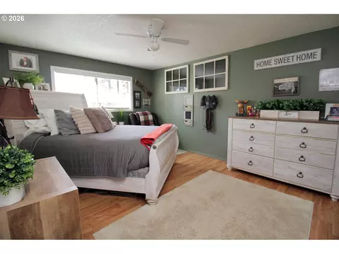 Bedroom - 385 S Cherry Dr, Cornelius, OR 97113 photo 1 of 6