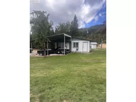 567 Bluebird Ln, Myrtle Creek, OR 97457