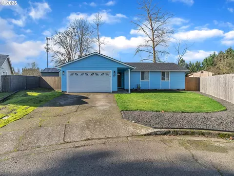 550 N 6th Pl, Harrisburg, OR 97446