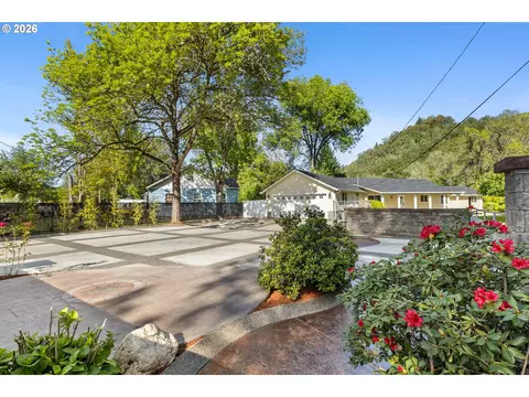 4081 NE Douglas Ave, Roseburg, OR 97470