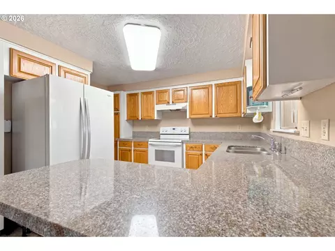 Kitchen - 27205 SE Carl St, Gresham, OR 97080 photo 1 of 3