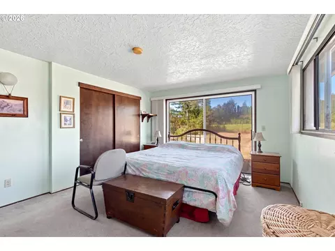 Bedroom - 27205 SE Carl St, Gresham, OR 97080 photo 2 of 5