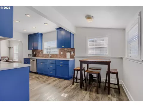 Kitchen - 2928 NE 2nd Ave, Camas, WA 98607 photo 4 of 4