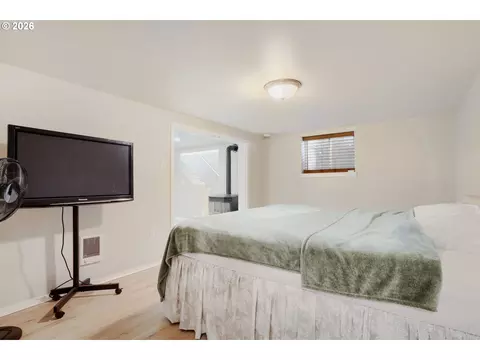 Bedroom - 2928 NE 2nd Ave, Camas, WA 98607 photo 1 of 6