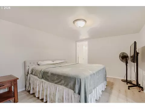 Bedroom - 2928 NE 2nd Ave, Camas, WA 98607 photo 2 of 6