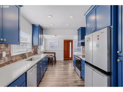 Kitchen - 2928 NE 2nd Ave, Camas, WA 98607 photo 1 of 4
