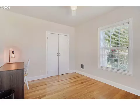 Bedroom - 2928 NE 2nd Ave, Camas, WA 98607 photo 3 of 6