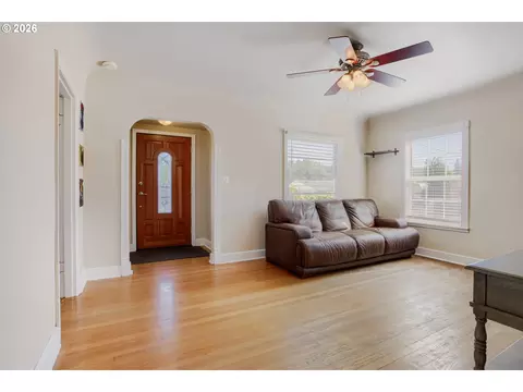 Entry Way - 2928 NE 2nd Ave, Camas, WA 98607 photo 1 of 3