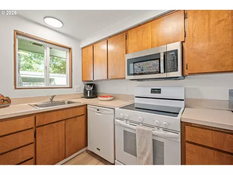 Kitchen - 1551 Fetters Loop, Eugene, OR 97402 photo 1 of 3