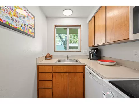 Kitchen - 1551 Fetters Loop, Eugene, OR 97402 photo 2 of 3