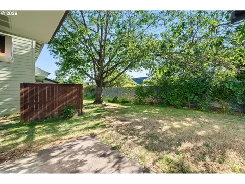 Exterior - 1551 Fetters Loop, Eugene, OR 97402 photo 6 of 10