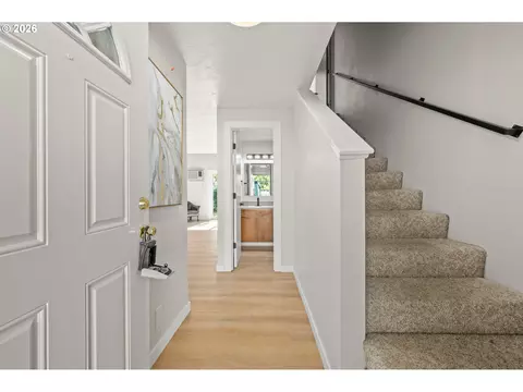 Entry Way - 1551 Fetters Loop, Eugene, OR 97402 photo 1 of 2