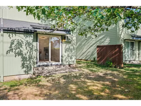 Exterior - 1551 Fetters Loop, Eugene, OR 97402 photo 9 of 10
