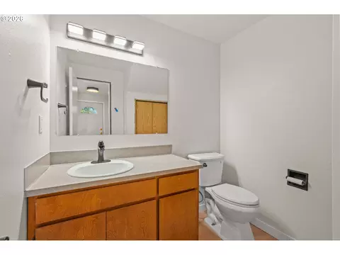 Bath - 1551 Fetters Loop, Eugene, OR 97402 photo 1 of 4