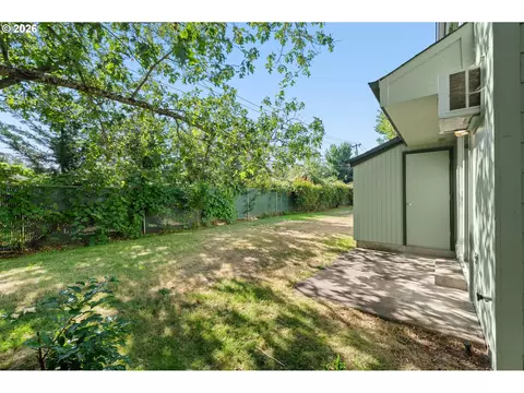 Exterior - 1551 Fetters Loop, Eugene, OR 97402 photo 7 of 10