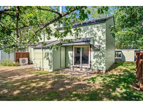 Exterior - 1551 Fetters Loop, Eugene, OR 97402 photo 8 of 10