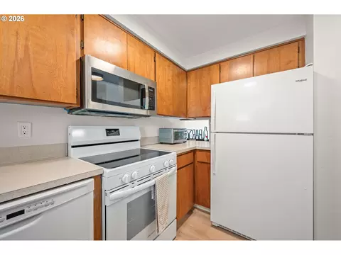 Kitchen - 1551 Fetters Loop, Eugene, OR 97402 photo 3 of 3