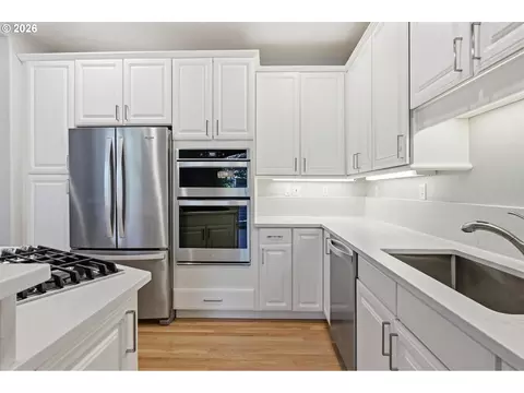 Kitchen - 22215 Chelan Loop, West Linn, OR 97068 photo 5 of 7