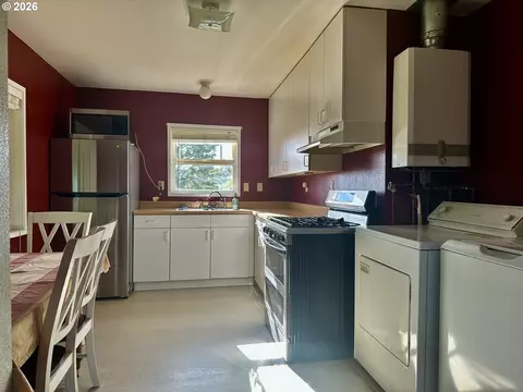 Kitchen - 3021 Bickleton Hwy, Bickleton, WA 99322 photo 1 of 2