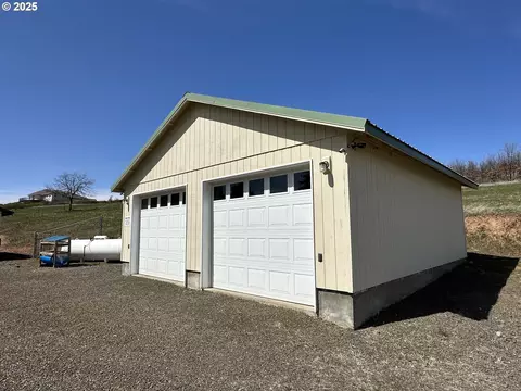 Exterior - 3021 Bickleton Hwy, Bickleton, WA 99322 photo 4 of 8