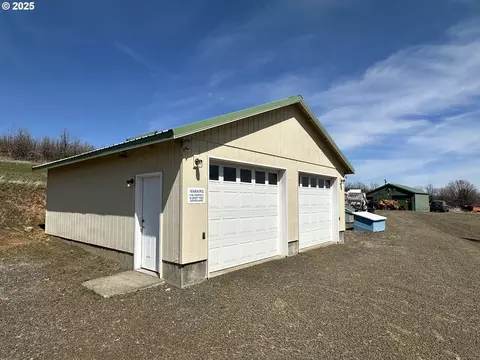 Exterior - 3021 Bickleton Hwy, Bickleton, WA 99322 photo 5 of 8
