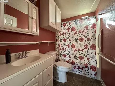 Bath - 3021 Bickleton Hwy, Bickleton, WA 99322 photo 1 of 1