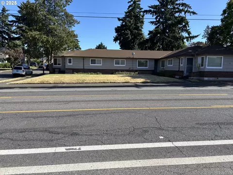 7424 NE Halsey St, Portland, OR 97213
