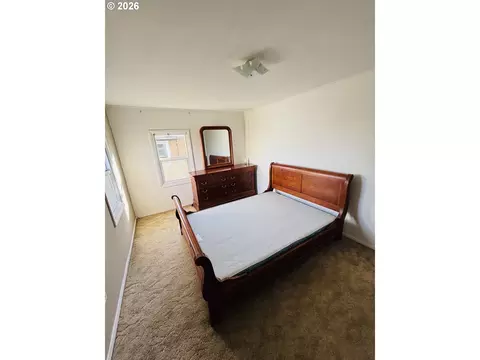 Bedroom - 3800 E St, Springfield, OR 97478 photo 3 of 6